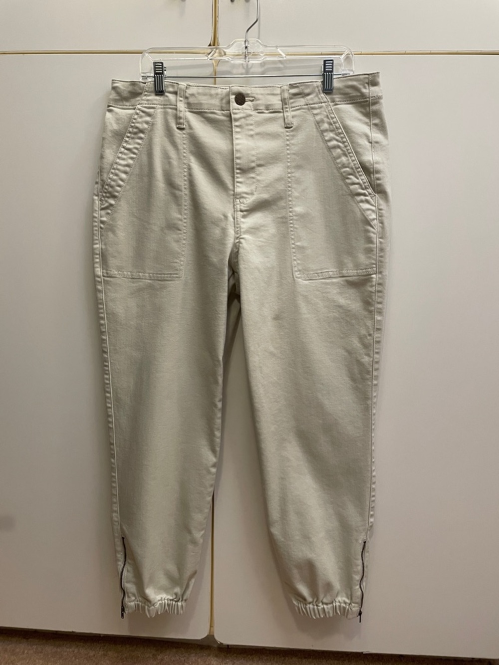 CAbi Compass Pant in oyster size 14